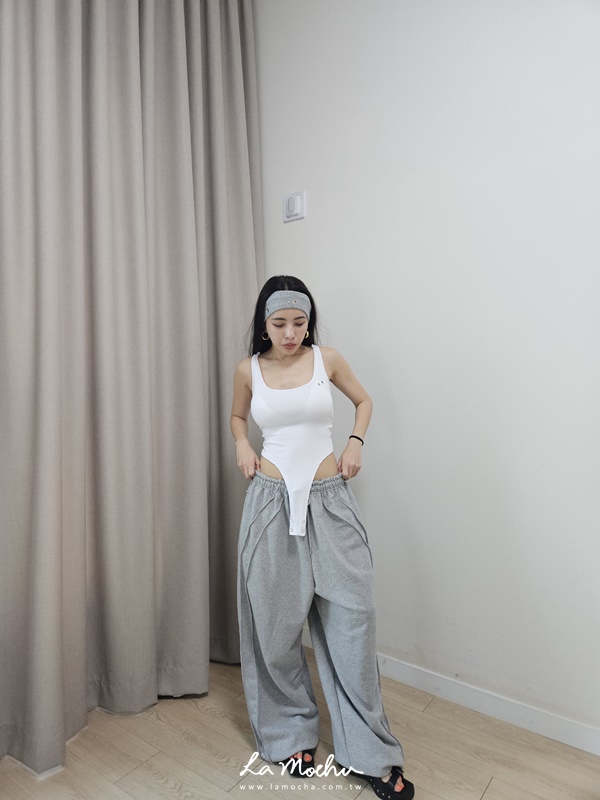 簍空鉚釘美背連帽連體衣